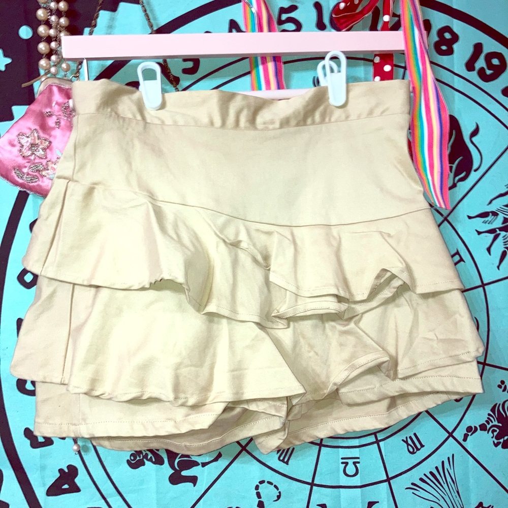Umgee Shorts Skirt Khaki Medium Ruffle BNWOT